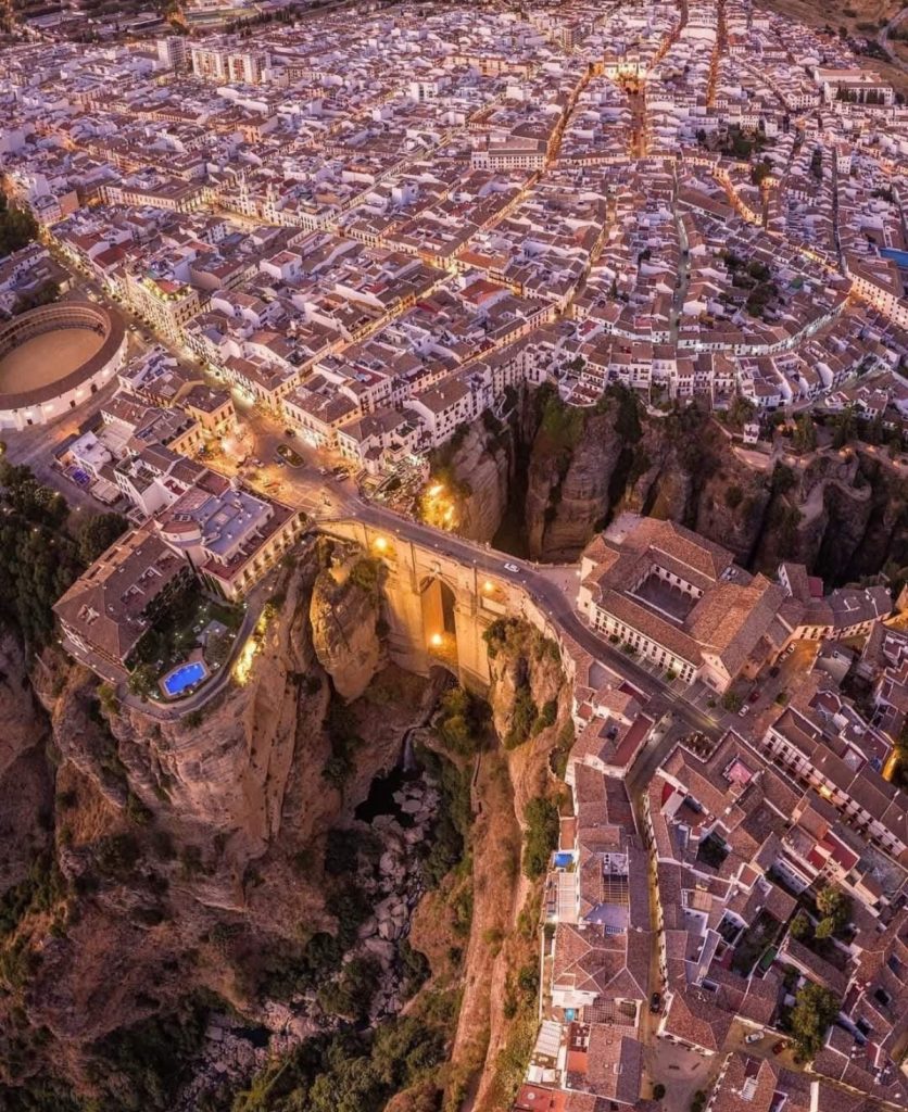 جسر بونتي نويفو الأسباني في روندا أعجوبة هندسية أبدعها الزمن